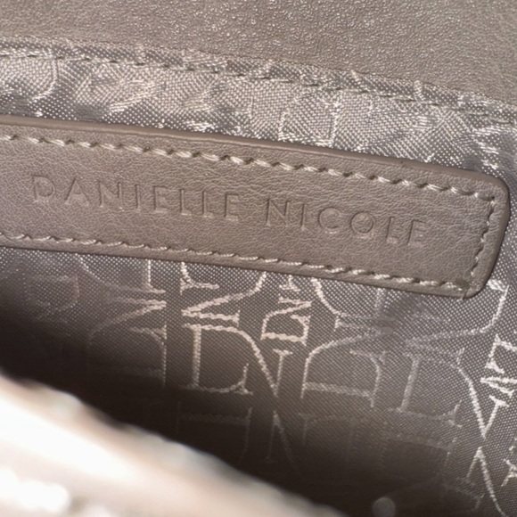 Chic Danielle Nicole Envelope Portfolio Clutch in nude/taupe /gold hardware - Picture 4 of 9